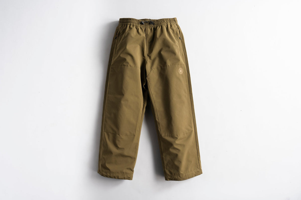 Autumn men's relaxed fit service pants with elastic waistband and articulated knees