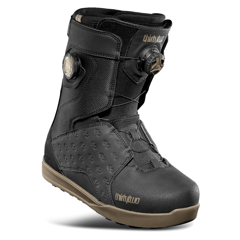 ThirtyTwo Men's Lashed Wide Double Boa snowboard boots in black with gum rubber sole
