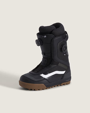 Vans Aura Pro 2.0 black snowboard boot with dual BOA dials and gum rubber sole