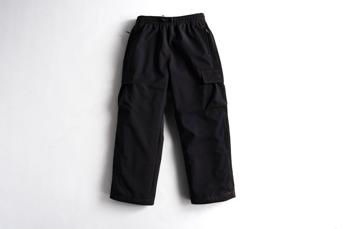 Men's relaxed fit cargo pants with elastic waistband and side cargo pockets