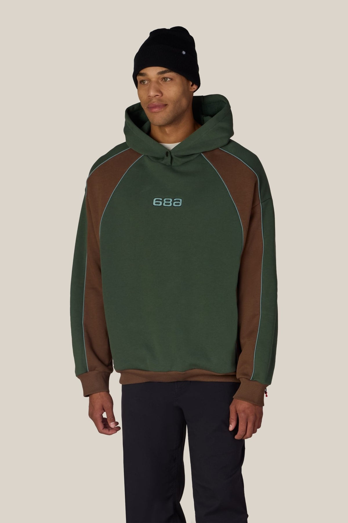 686 men's heavyweight pullover hoodie with contrast color-block panels and embroidered logo