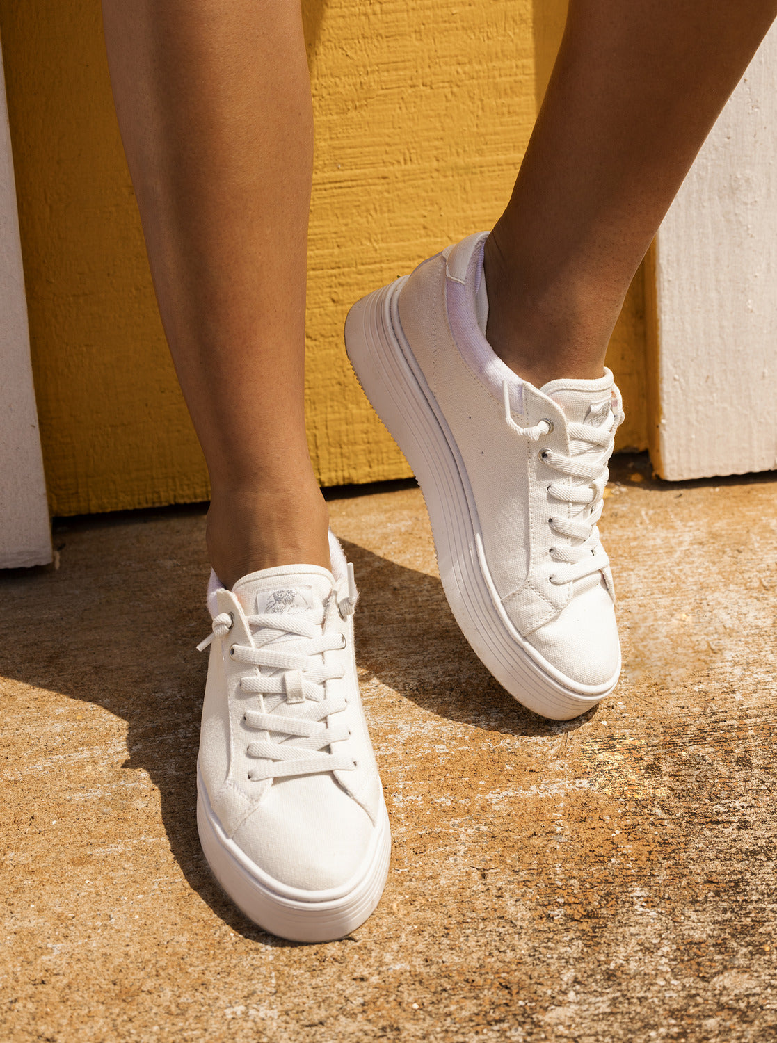 Load image into Gallery viewer, Roxy Sheilahh 2.0 Shoes - White
